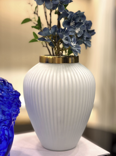 Beyaz Uzun Çizgili Vazo