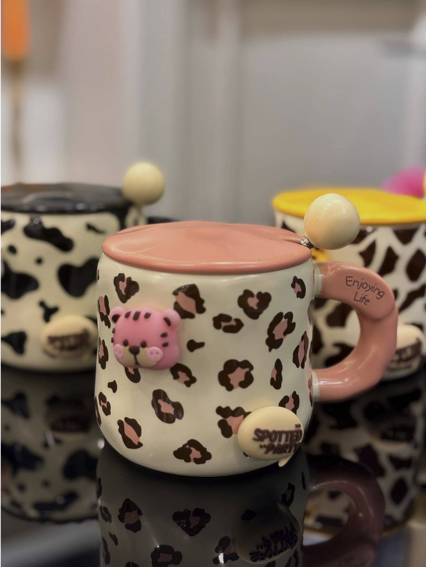 Renkli İnek Desenli Porselen Kupa