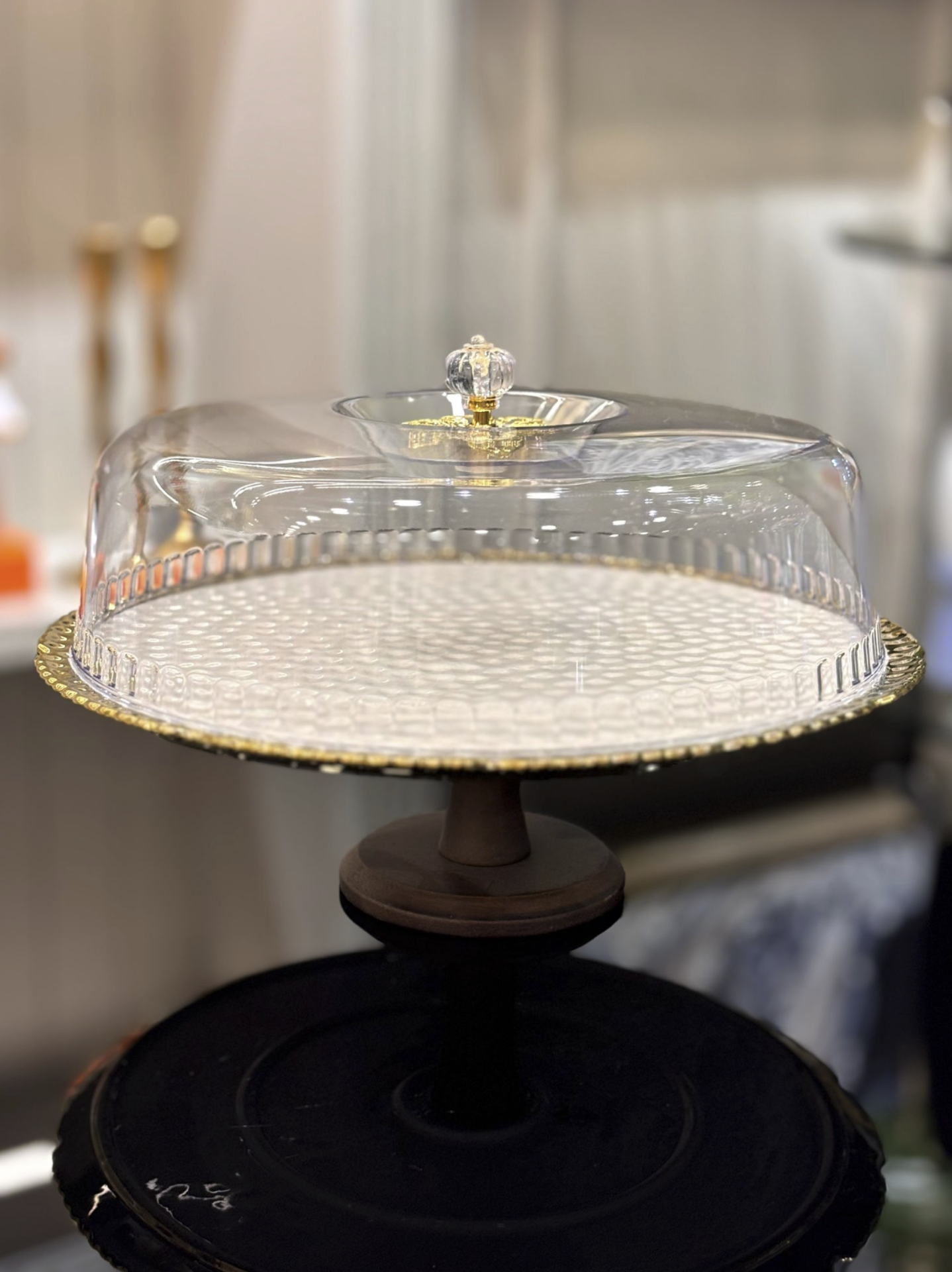 Şık Beyaz Altın Ayaklı Kek Standı