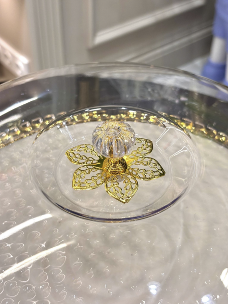 Şık Beyaz Altın Ayaklı Kek Standı