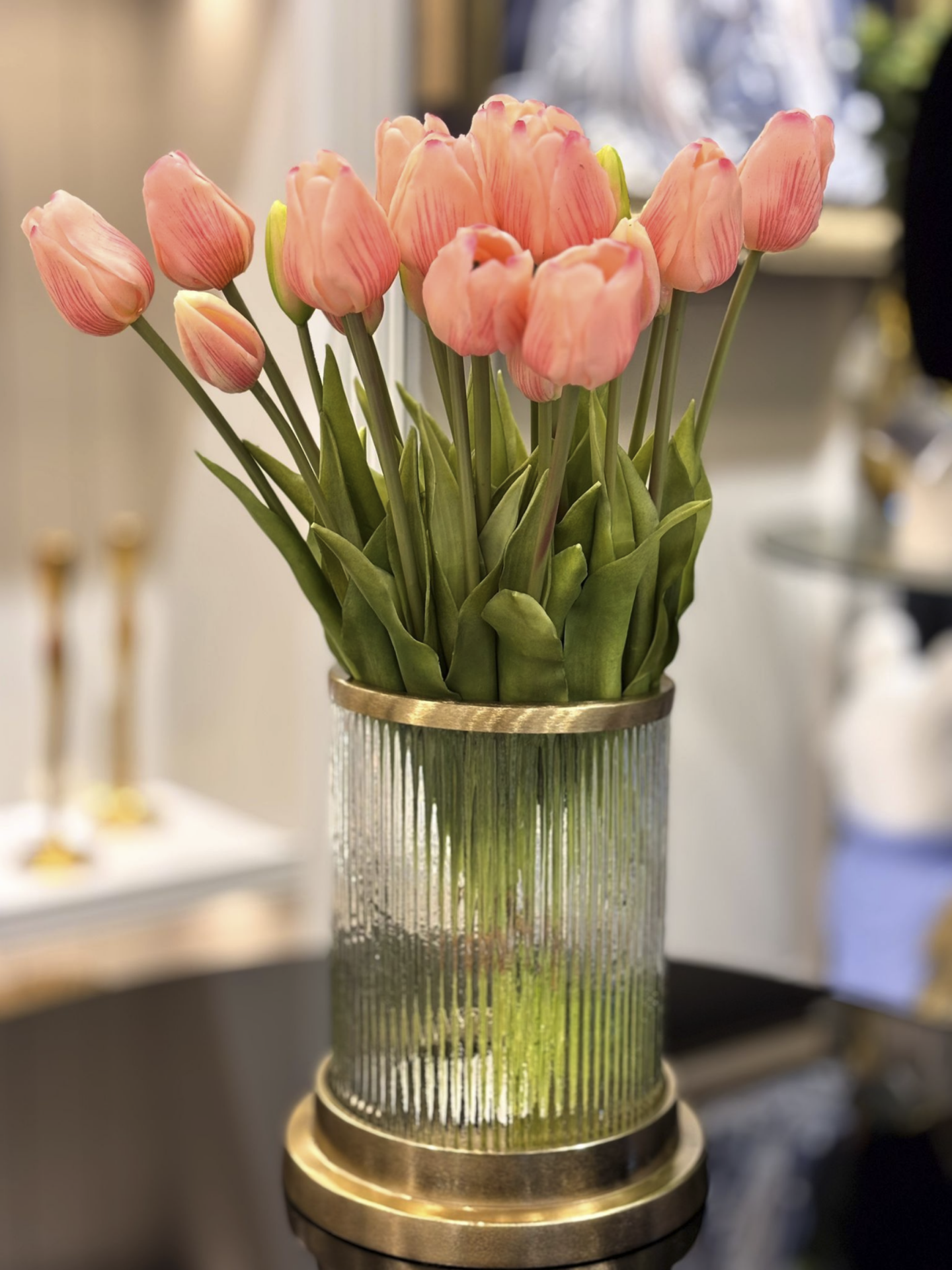 Islak Görünümlü Pembe Lale Demeti