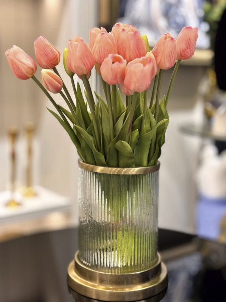 Islak Görünümlü Pembe Lale Demeti