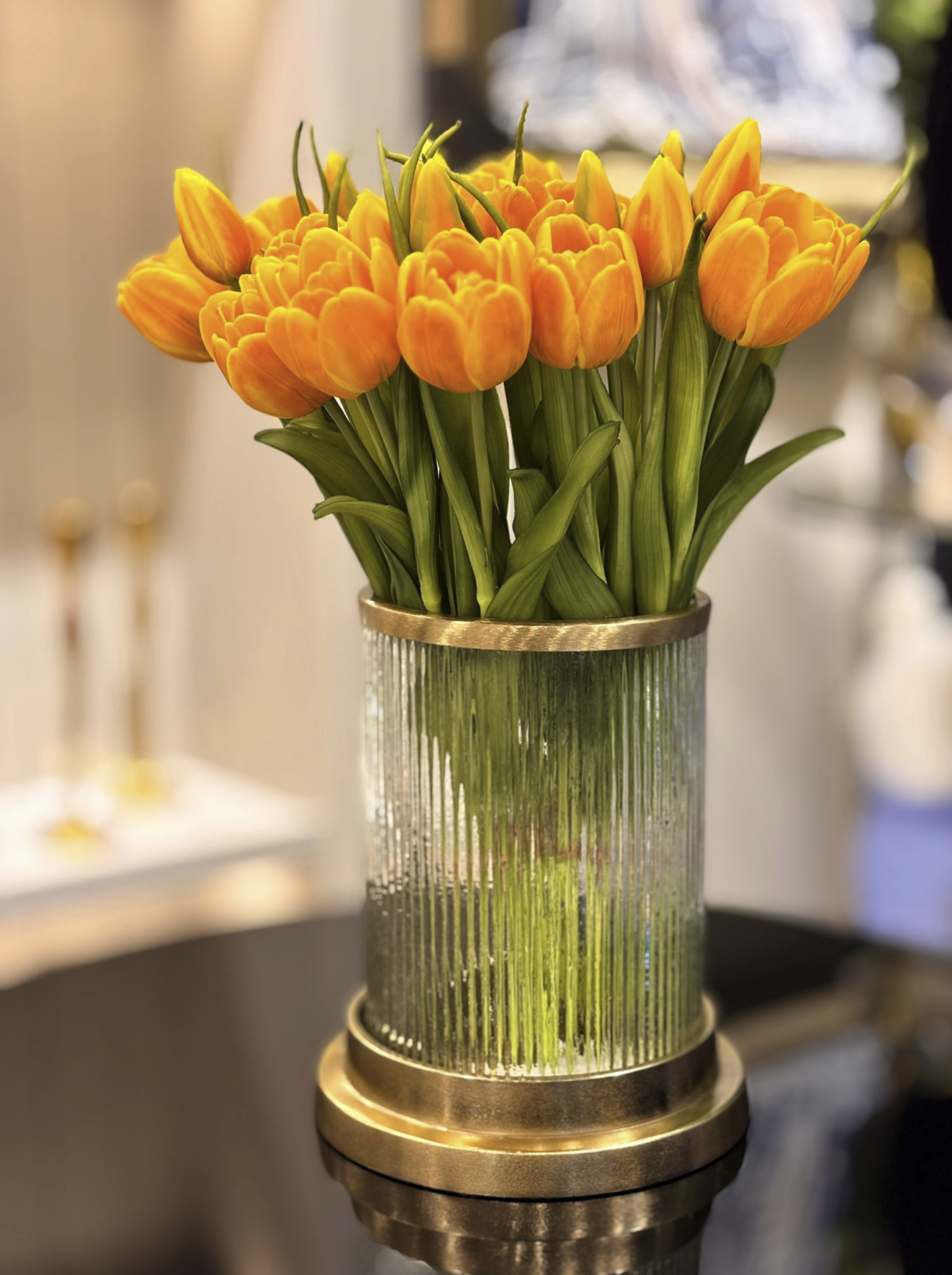 Islak Görünümlü Turuncu Lale Demeti