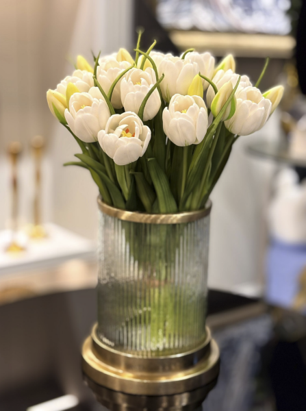 Islak Görünümlü Beyaz Lale Demeti