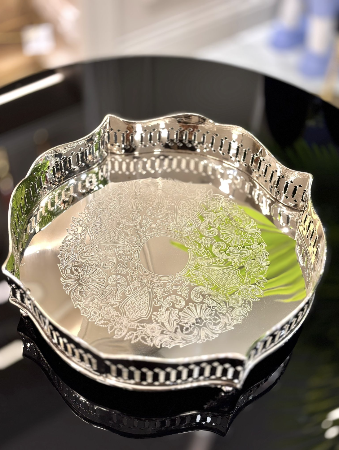 Yüksek Ayaklı Gümüş Yuvarlak Tepsi