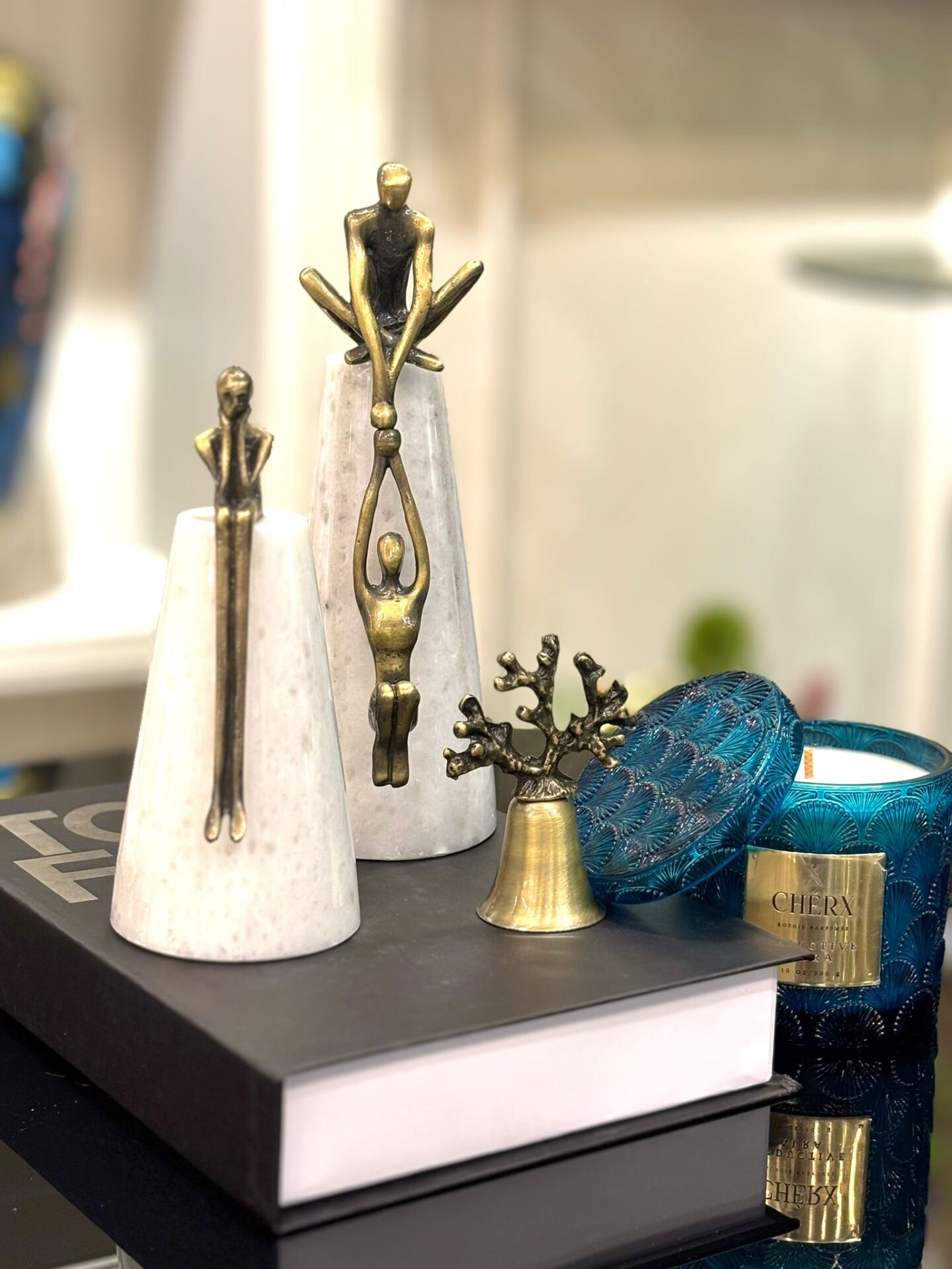 Dekoratif Oturan İnsanlar