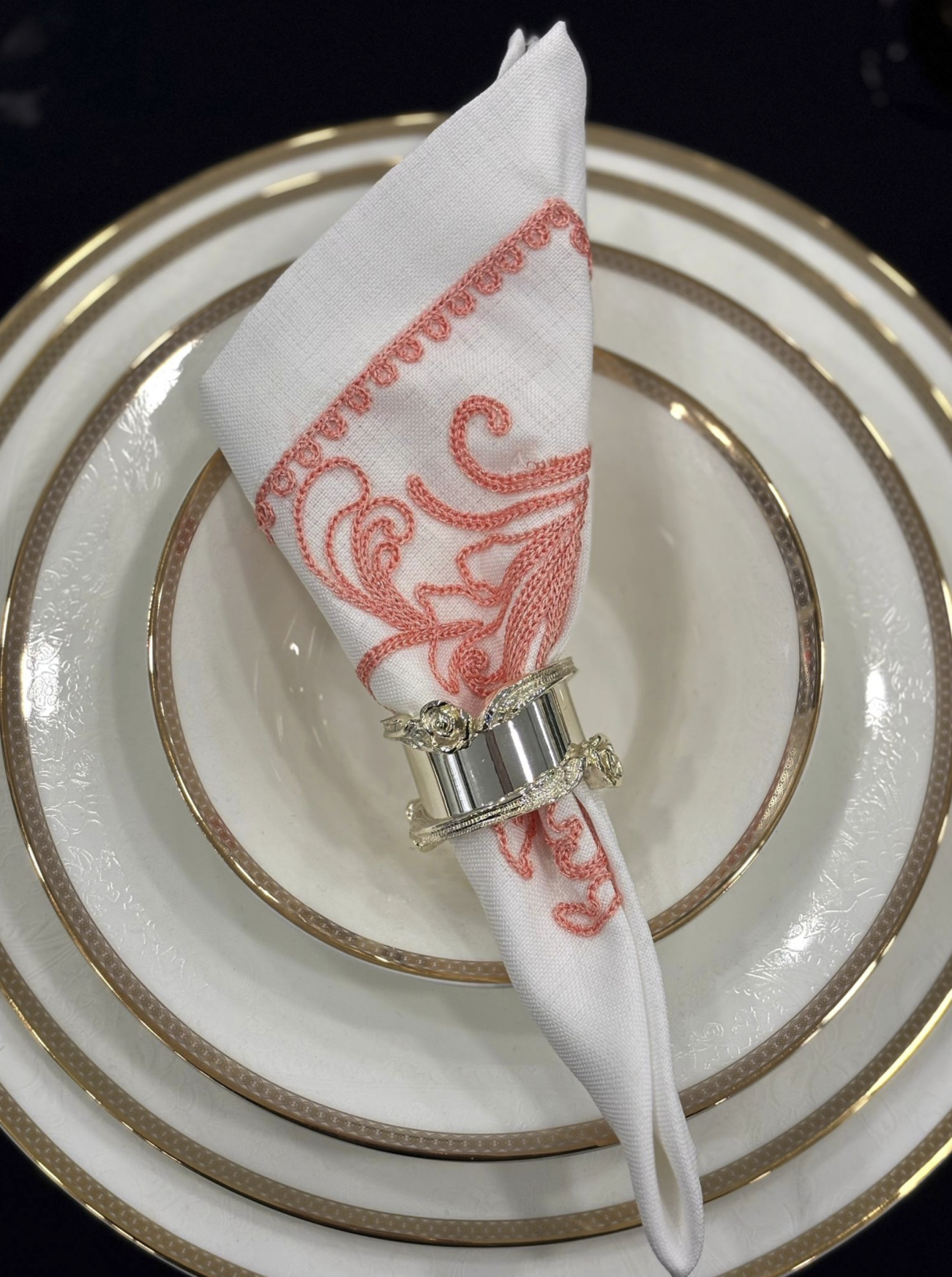 El işlemeli Pembe Peçete