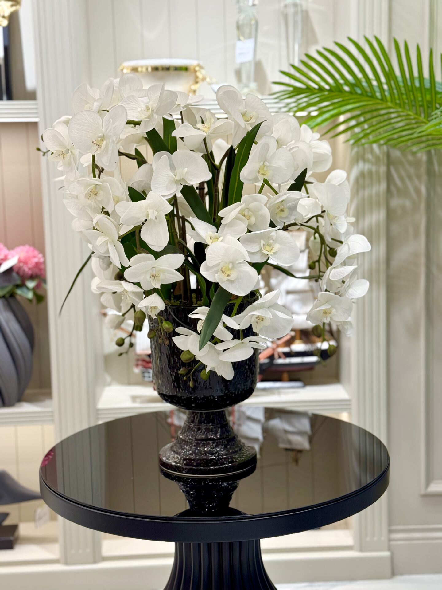 Siyah Cam Vazoda Islak Yapay Orkide