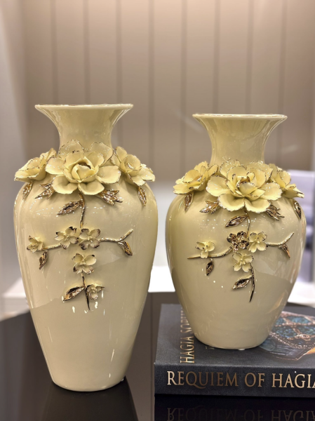 İthal Krem Seramik Çiçekli Tasarım Vazo