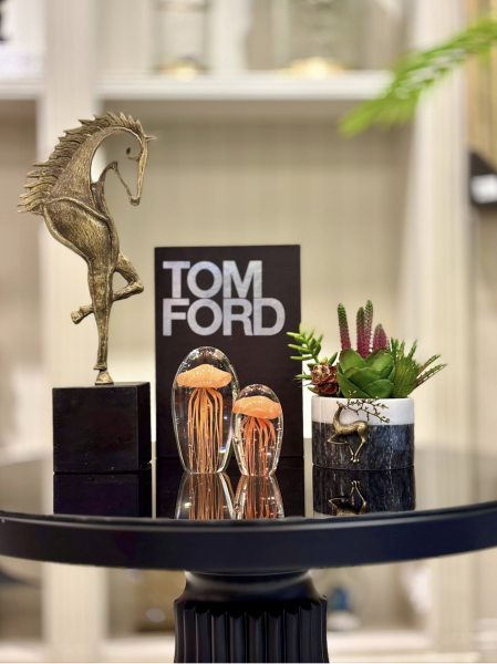 Mermer Kaide Üzeri Soyut At Heykel