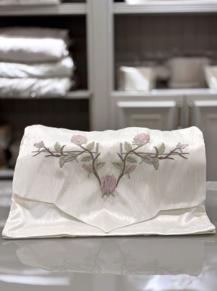 Pembe Güllü Şaşe