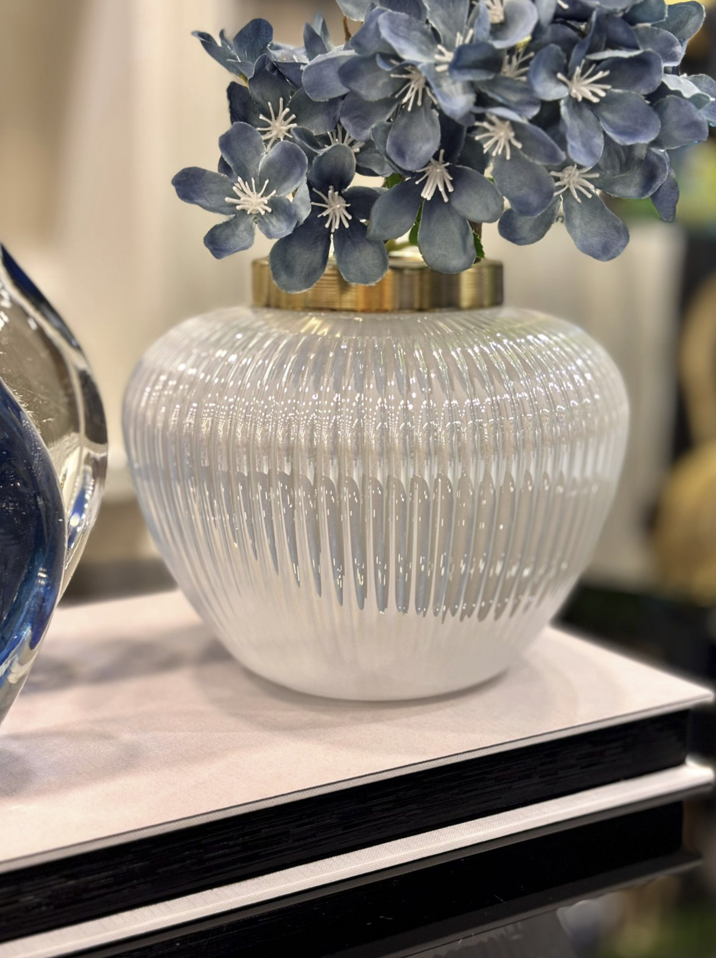 Kısa Beyaz Çizgili Cam Vazo